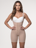 Body com  14 Barbatanas de Aço e shorts